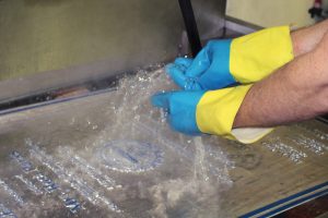 rinsing-plaque-web