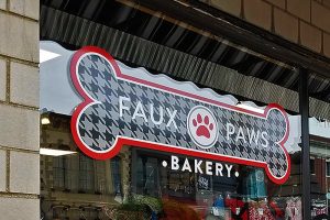 wall-mounted-storefront-signage-vinyl-faux-paws-2019-web
